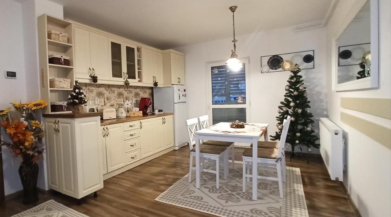 Apartament Atena Petroşani Eksteriør billede